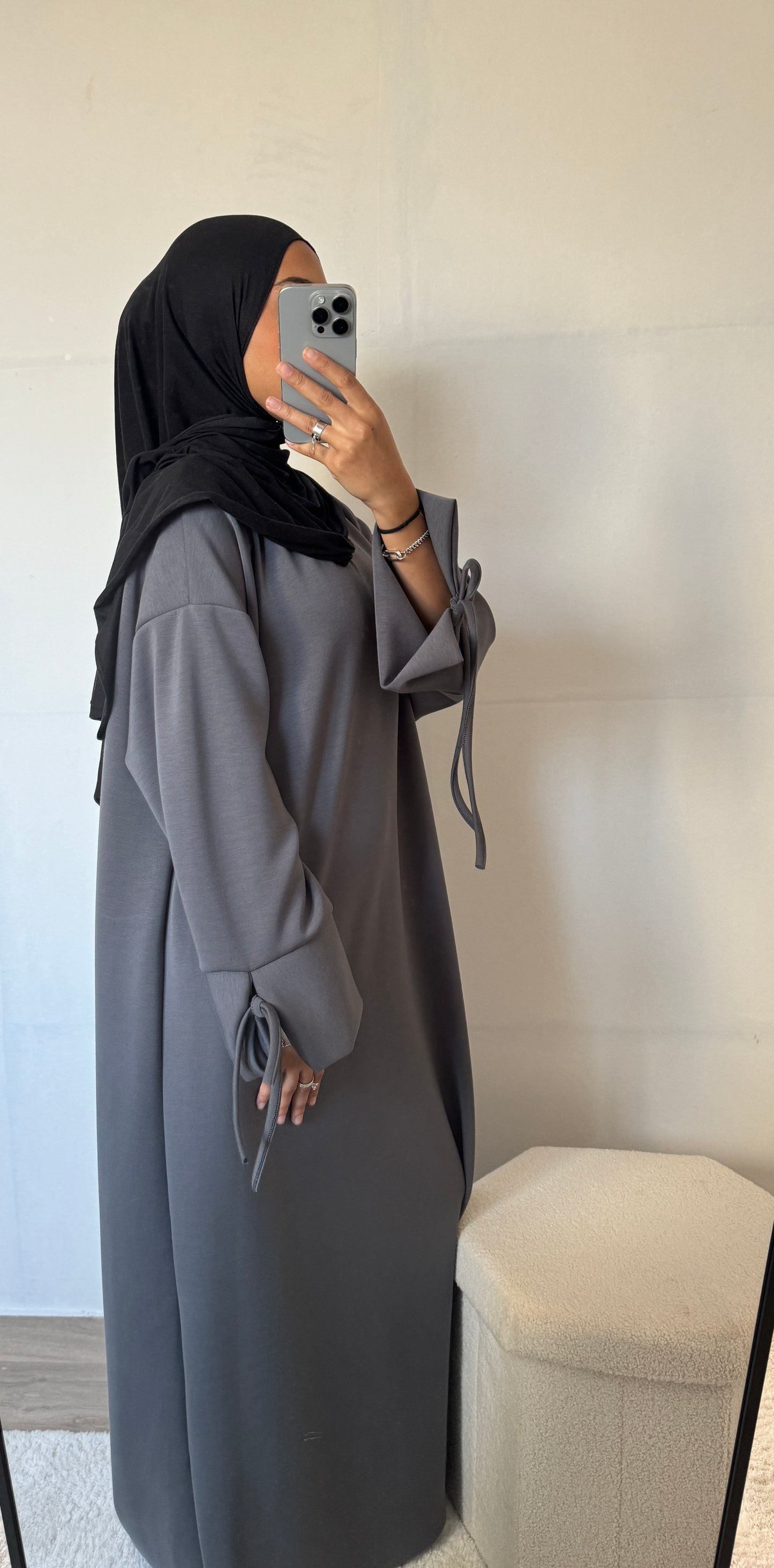 Abaya détails noeuds manches