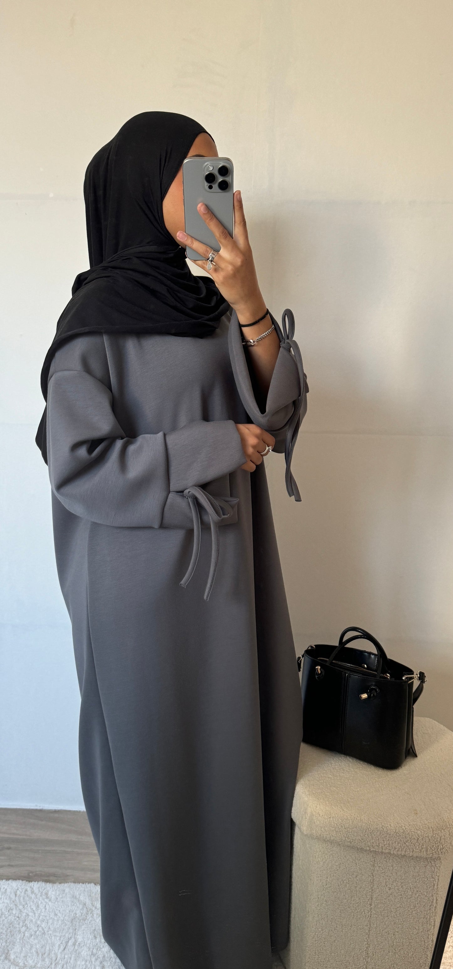 Abaya détails noeuds manches